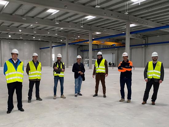 Bild 1: Gruppenbild Baubegehung Eindrücke von der neuen Produktionsstätte